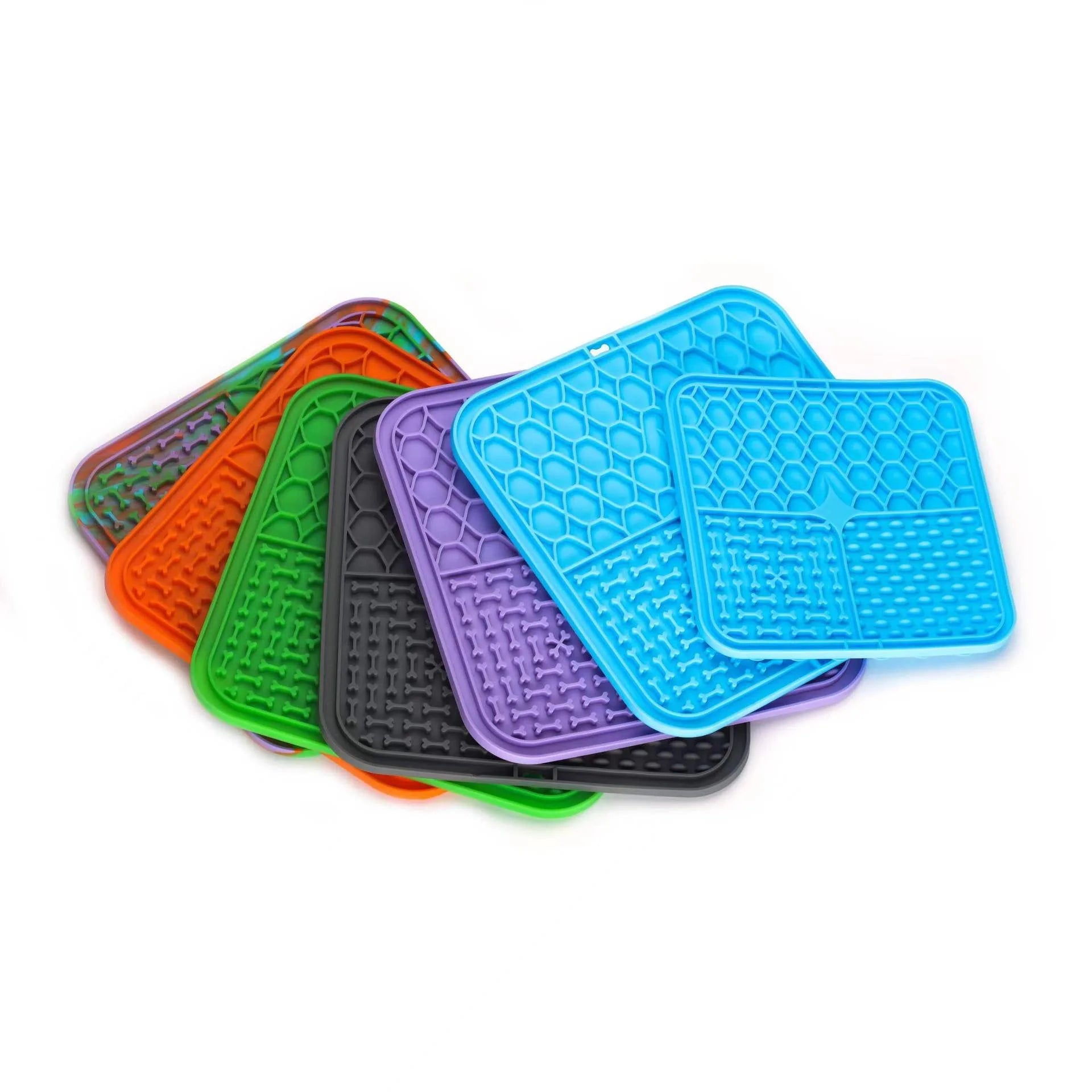 Interactive Dog Lick Mat - Innovative Surface Design for an Engaging and Calming Licking Experience